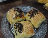 Foto langkah ke 7 dari resep Bolen Pisang Cokelat Keju.