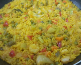 Foto del paso 1 de la receta: Arroz con verduritas y gambas
