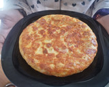 Foto del paso 8 de la receta: Tortilla de patatas con salchichas de bacon y queso