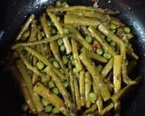 Foto del paso 1 de la receta: Espárragos y arvejas frescas salteadas con jamón cocido