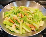 芹菜炒甜不辣的食譜步驟4照片