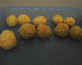 Foto langkah ke 2 dari resep Parmesan Toter Tots.