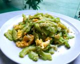 Foto langkah ke 4 dari resep Oseng Pare dan Telur (cuma 3 bahan).