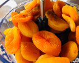 A picture of step 4 of Apricot Dry Fruit Energy Balls.