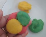 Foto langkah ke 3 dari resep Unicorn Cookies Teflon.