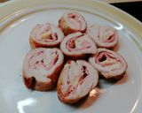 Foto del paso 4 de la receta: Redondo de pavo relleno de jamón y queso en salsa de piquillo (freidora de aire)