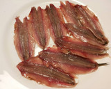 Foto del paso 5 de la receta: Cazuela de boqueroncillos, en salsa de tomate, ajo y perejil