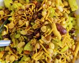 A picture of step 5 of Mixed vegetables chiwda upma.