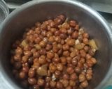 A picture of step 3 of Black chickpeas soup.