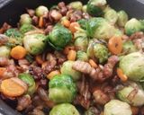 Une image de l'étape 8 de Poêlée de choux de bruxelles au lard.
