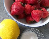 Une image de l'étape 1 de Fraises🍓 citronnées 🍋 et chantilly 🍨 maison.