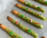 Hình bước làm 6 của món 🎄 Bánh Quy Trà Xanh Giáng Sinh (Christmas Biscuit Sticks with Matcha Glaze)