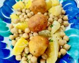 Foto del paso 5 de la receta: Ensalada templada de garbanzos con naranja y albóndigas de bacalao