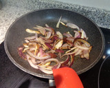 Foto del paso 1 de la receta: Tostada de crema de morcilla y manzana caramelizada