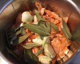 Une image de l'étape 2 de Bouillon de crevettes au laurier,algues et pak choï (recette anti gaspi).
