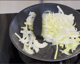 Foto del paso 1 de la receta: Huevos en salsa bretona