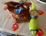 Foto del passaggio 1 della ricetta Fusilli integrali con zucchine e tonno