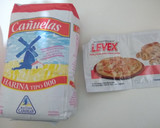 Foto del paso 2 de la receta: Pizza fugazzeta y pizza de muzzarela! 🍕🍕🍕