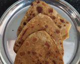 A picture of step 5 of Namak mirchi paratha.