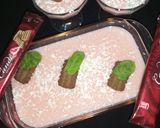 A picture of step 6 of Candi strawberry custard.