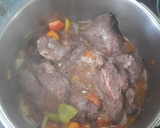 Foto del paso 4 de la receta: Carrilleras de ternera en vino tinto