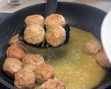 Foto del paso 4 de la receta: Albóndigas con sepia y guisantes