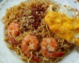Foto langkah ke 4 dari resep Mie Goreng Udang.