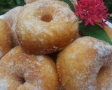 Foto langkah ke 5 dari resep Donat Gula Tanpa Telur.