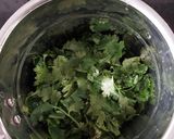 લીલા ધાણા ની ચટણી (Lila Dhana Chutney Recipe In Gujarati) રેસીપી સ્ટેપ1ફોટો