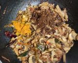 A picture of step 6 of Chettinad mushroom fry.