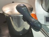 Sopa de pollo casera en olla
