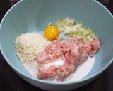 Foto langkah ke 1 dari resep Chicken Menchi Katsu.