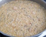 Foto del paso 4 de la receta: Arroz meloso con gulas y gambas