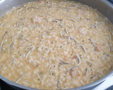 Foto del paso 4 de la receta: Arroz meloso con gulas y gambas