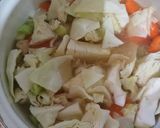 Foto langkah ke 2 dari resep Sop Sayur Bumbu Pala.