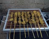 Foto langkah ke 5 dari resep Sate Klopo (Sate Kelapa) Madura.