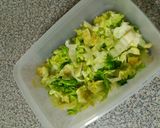 Foto del paso 2 de la receta Ensalada de cogollos, pollo y cangrejo con salsa César