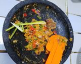 Foto langkah ke 2 dari resep Usus Kecap Cabe Hijau.