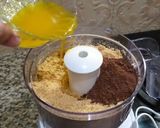 Foto langkah ke 2 dari resep Unbaked Chocolate Cheesecake.