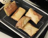 Foto langkah ke 5 dari resep Martabak Telur Daging Kecap Devina Hermawan.
