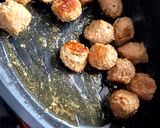 Une image de l'étape 1 de Boulettes de boeuf sauce tomate 🍅 aux oignons en cocotte😃.