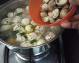 Foto langkah ke 9 dari resep Sup Bakso Lohoa.
