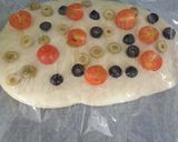 Foto del paso 4 de la receta Focaccia de cherrys y aceitunas