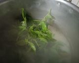 Foto langkah ke 3 dari resep Bubur Manado Simpel nasi sisa.