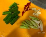 蒜苗炒鹹豬肉的食譜步驟2照片