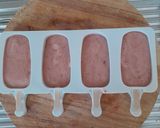 Foto del passaggio 2 della ricetta Ghiaccioli casalinghi 🍌🍓