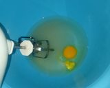 Foto langkah ke 2 dari resep Bolu Air 1 Telur Tanpa Mentega Tanpa Minyak.