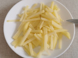 Revuelto de Berenjena asada con Sobrasada, Cebolla caramelizada y Patatas fritas