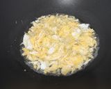 Foto langkah ke 2 dari resep Tumis Sawi Tauge Telur.