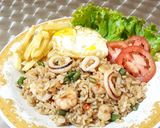Foto langkah ke 7 dari resep Nasi Goreng Seafood.